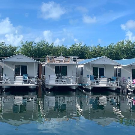 Aqua Lodges At Hurricane Hole Marina Stock Island Eksteriør billede