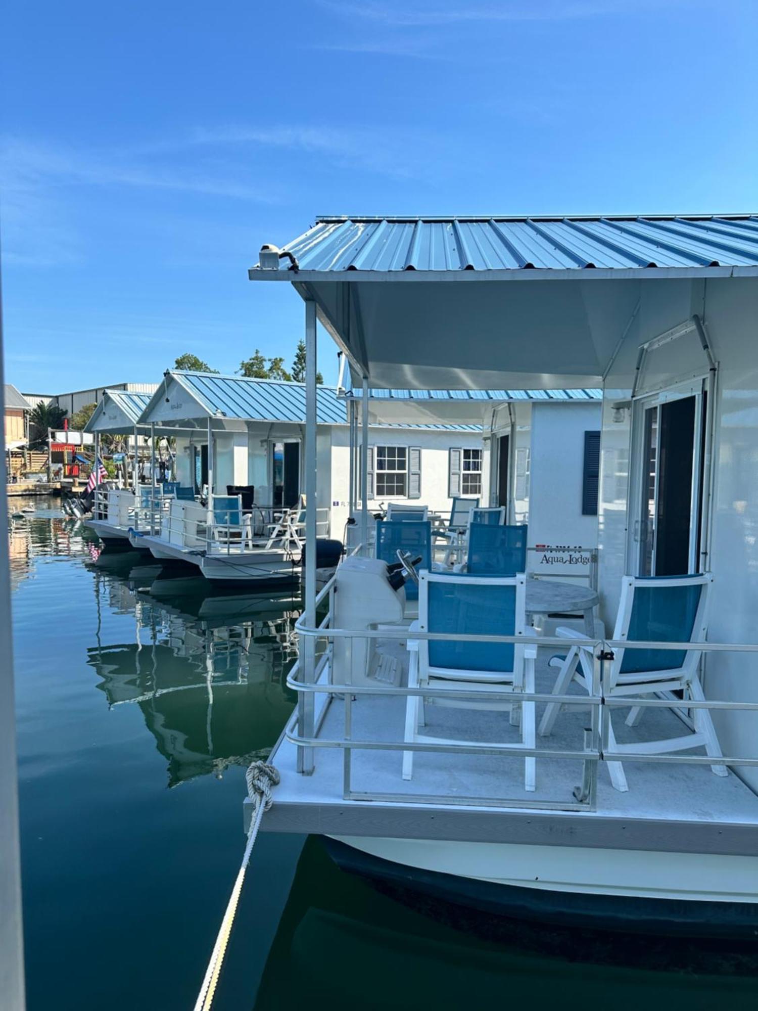 Aqua Lodges At Hurricane Hole Marina Stock Island Eksteriør billede
